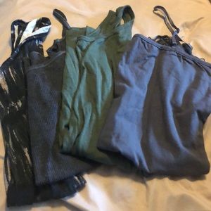 Group of 4 XL women’s tank tops!